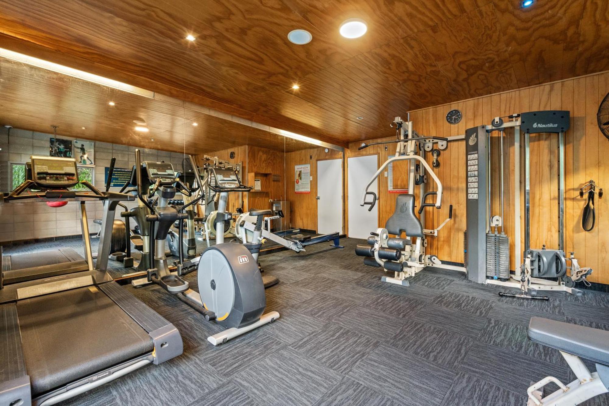 Tasman Holiday Parks - Waihi Beach 外观 照片 The gym at the 100 East 53rd Street building