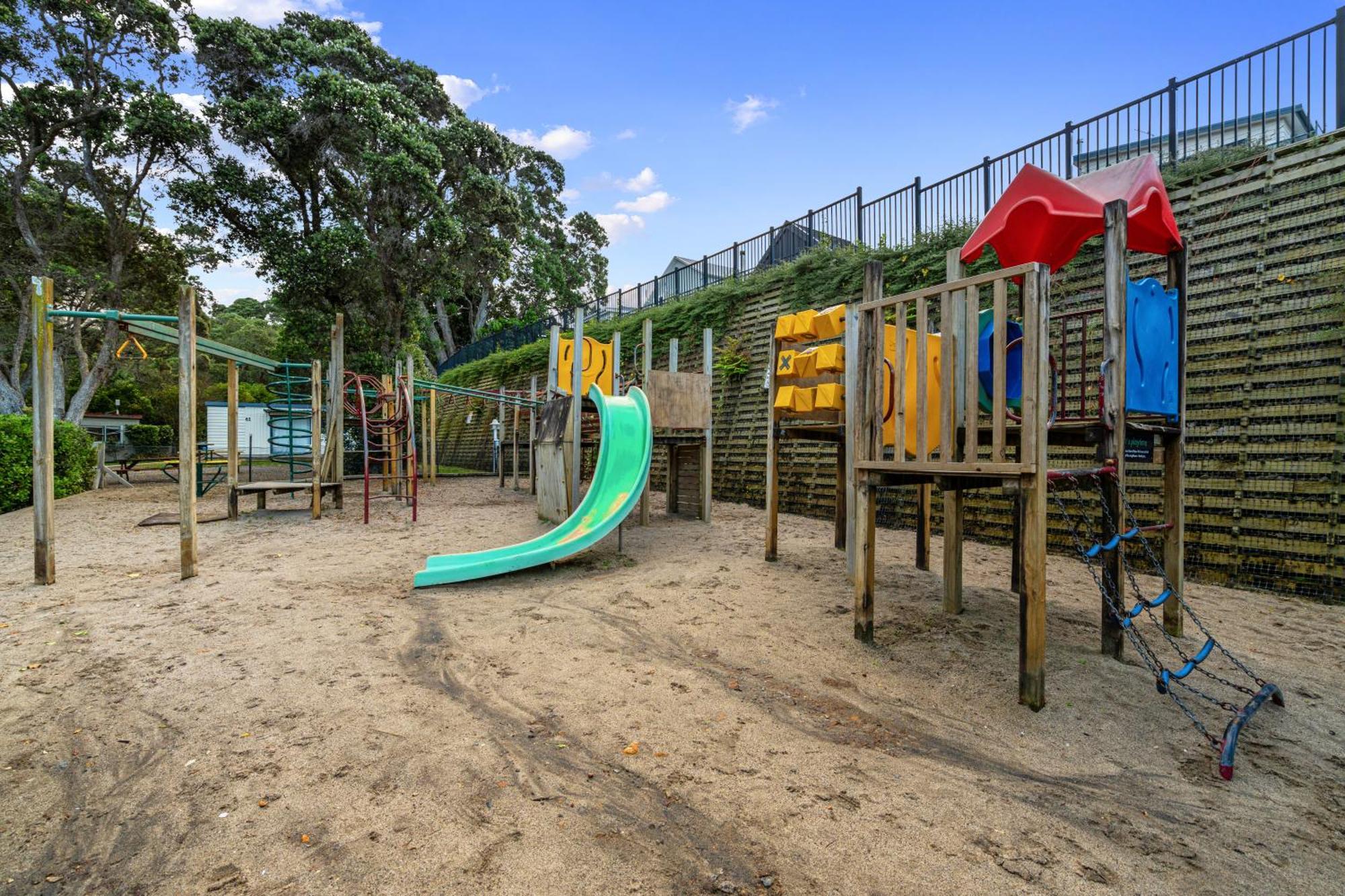Tasman Holiday Parks - Waihi Beach 外观 照片 Playground at the park