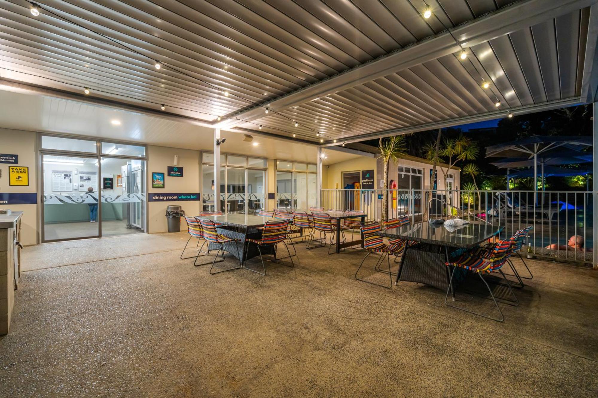 Tasman Holiday Parks - Waihi Beach 外观 照片 The pool deck at the 2012 Commonwealth Games Village