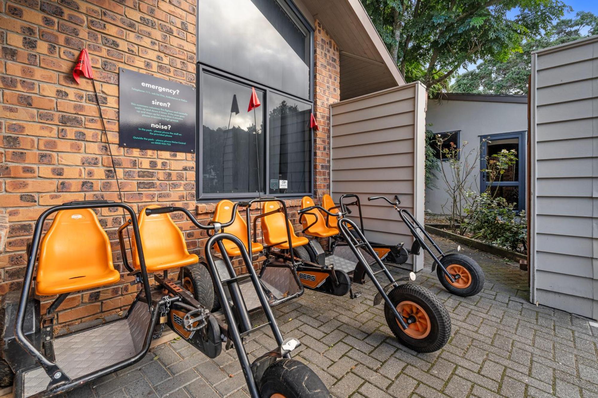 Tasman Holiday Parks - Waihi Beach 外观 照片 The bike share at the visitor centre