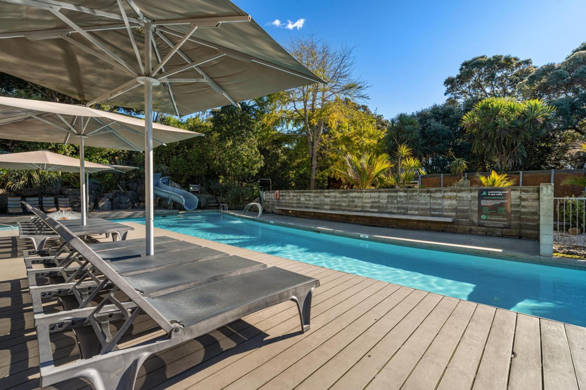 Tasman Holiday Parks - Waihi Beach 外观 照片 The pool at the hotel