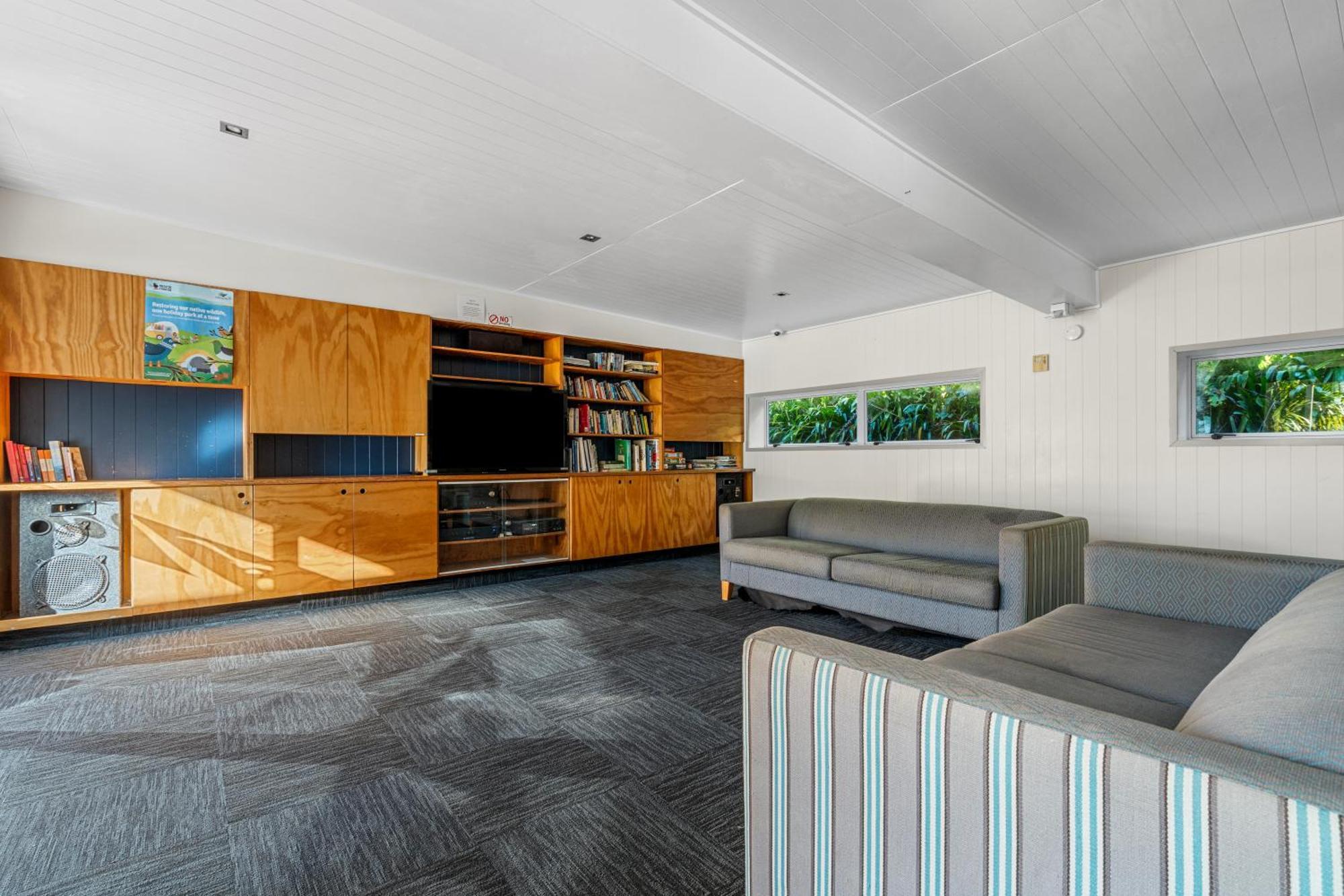 Tasman Holiday Parks - Waihi Beach 外观 照片 Interior of the house