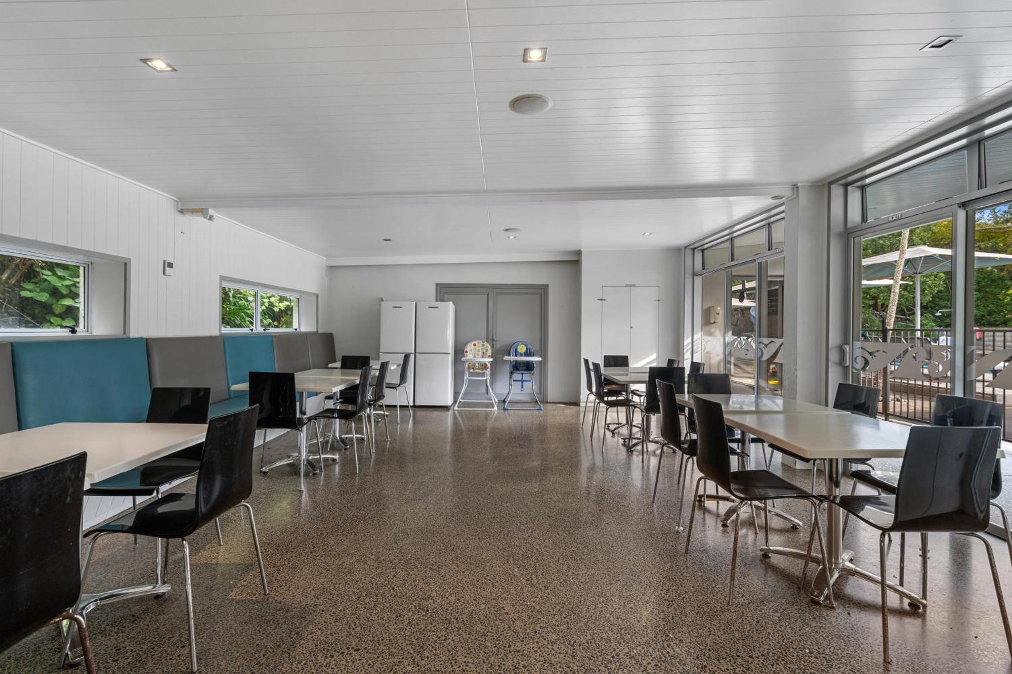 Tasman Holiday Parks - Waihi Beach 外观 照片 The interior of the library