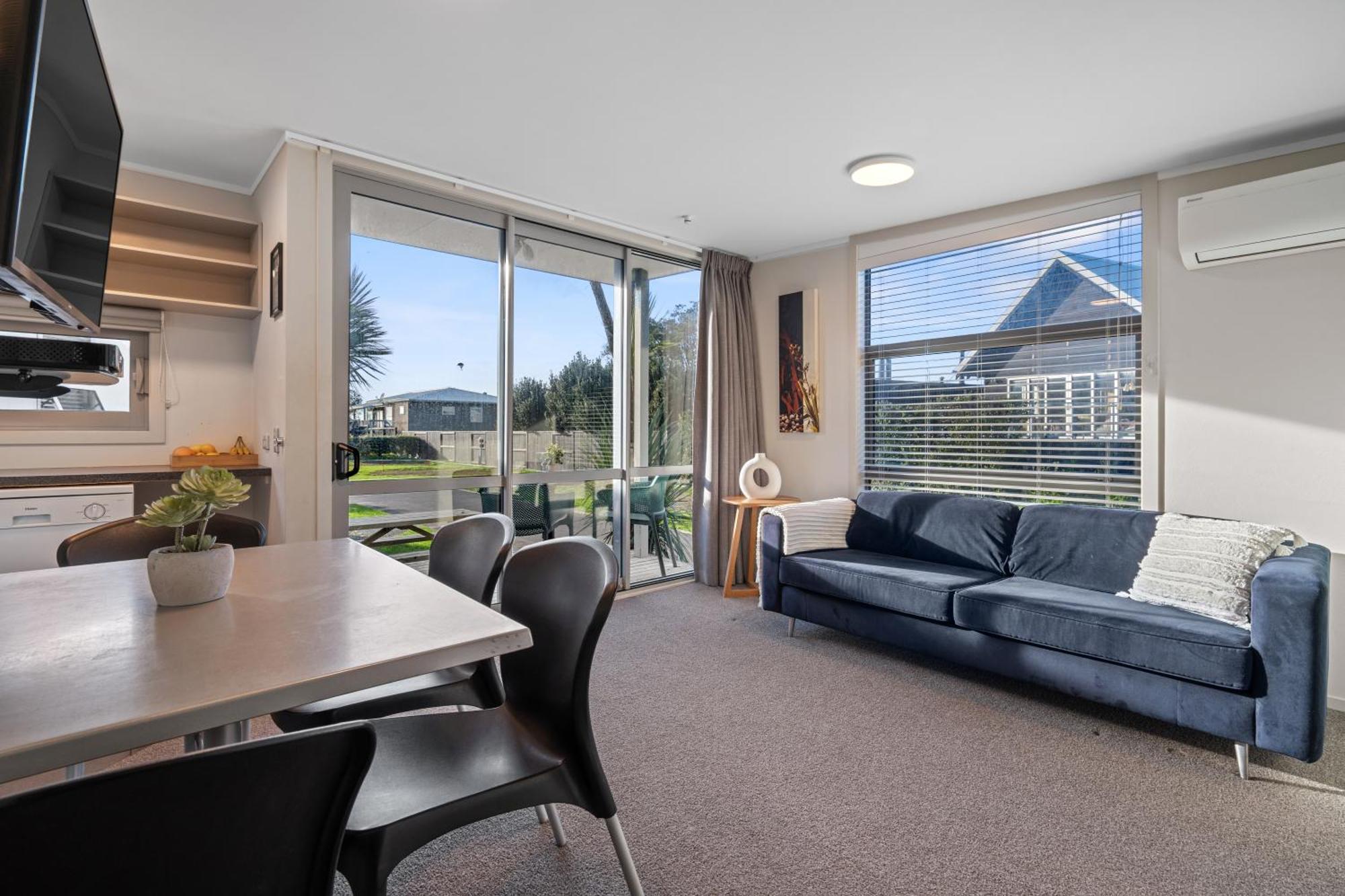 Tasman Holiday Parks - Waihi Beach 外观 照片 A typical apartment at the Village