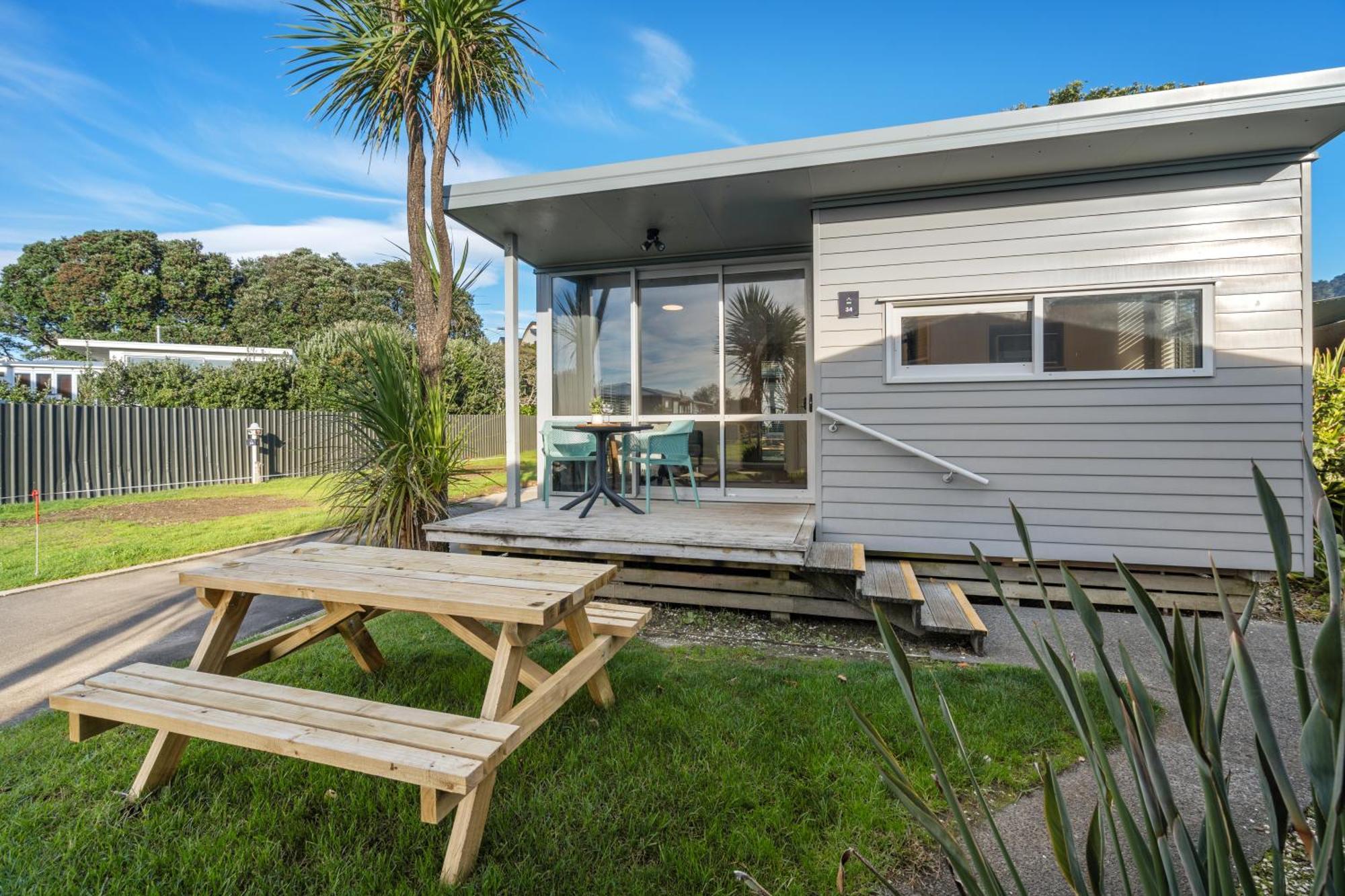Tasman Holiday Parks - Waihi Beach 外观 照片 A bach at Waikare