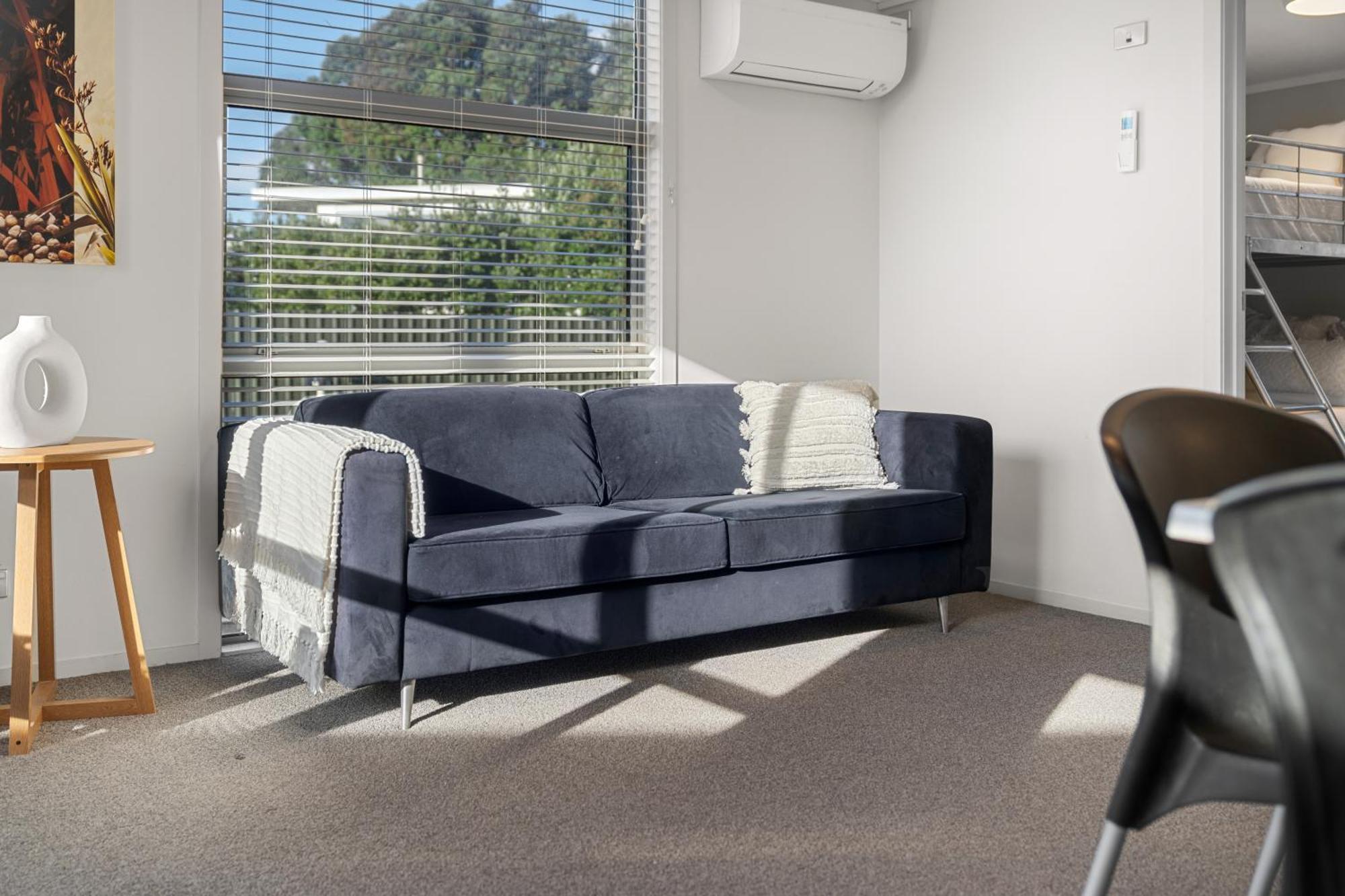 Tasman Holiday Parks - Waihi Beach 外观 照片 A sofa