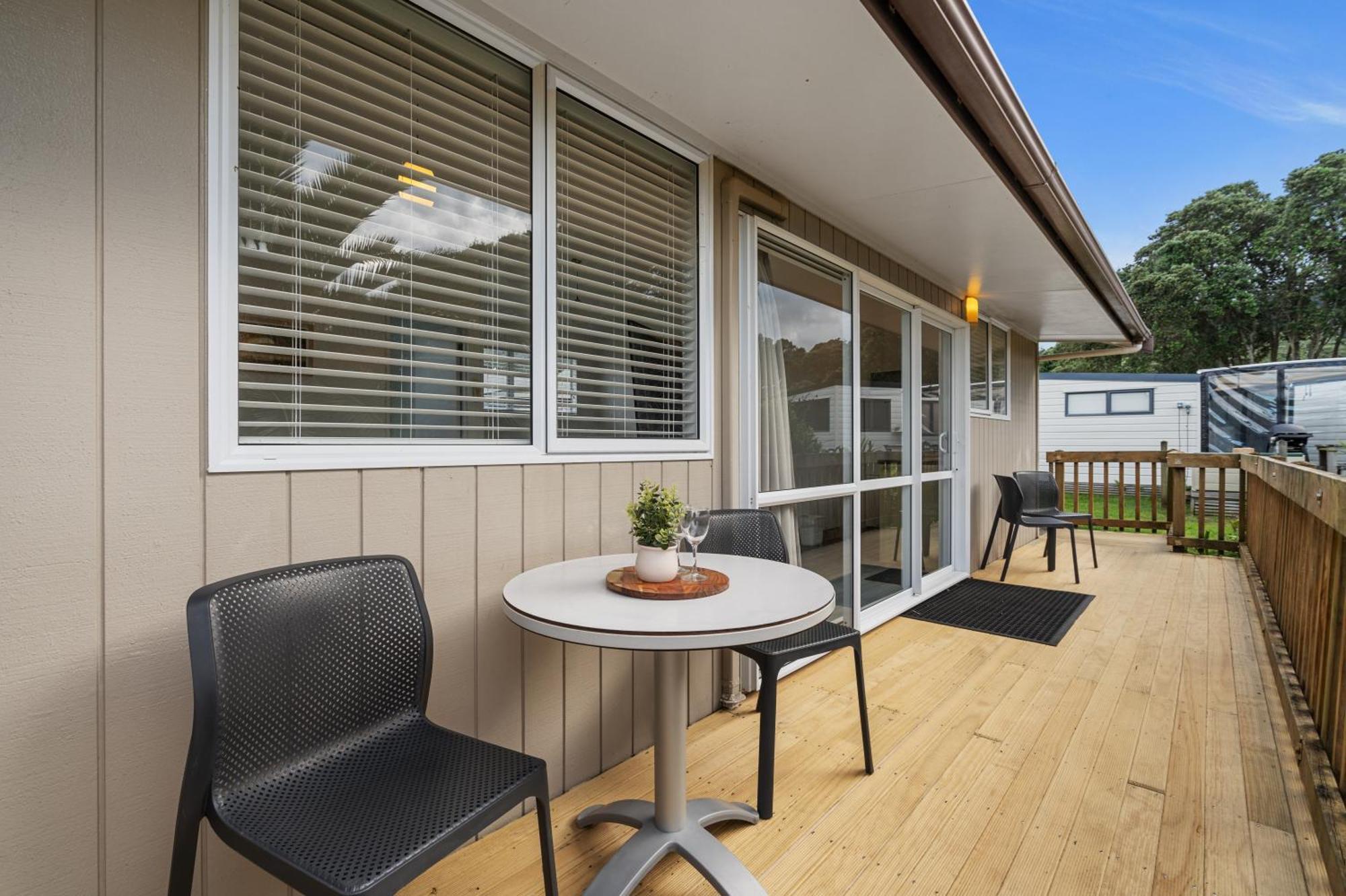 Tasman Holiday Parks - Waihi Beach 外观 照片 A typical motel room