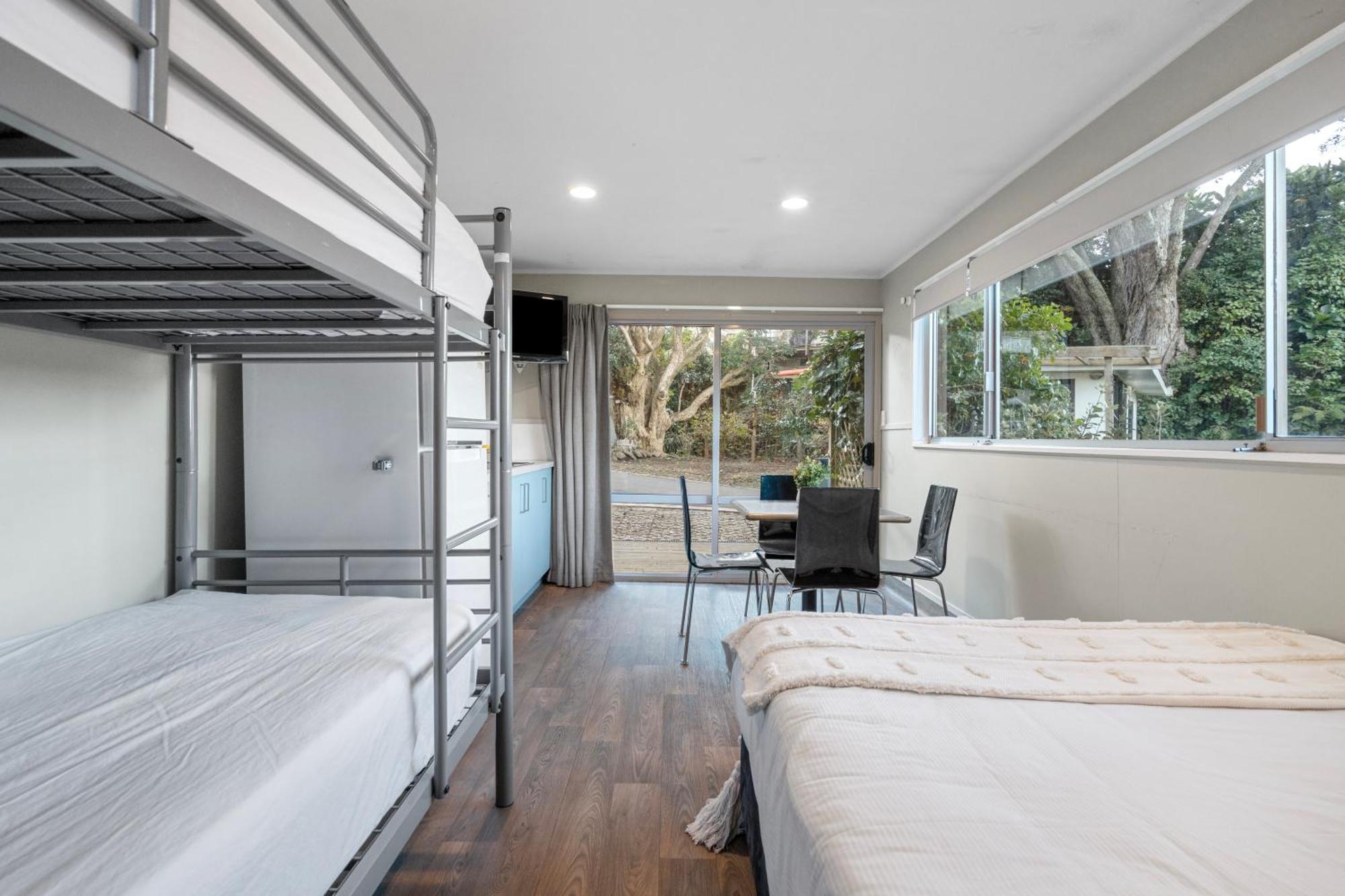 Tasman Holiday Parks - Waihi Beach 外观 照片 A typical studio at the University of Western Australia